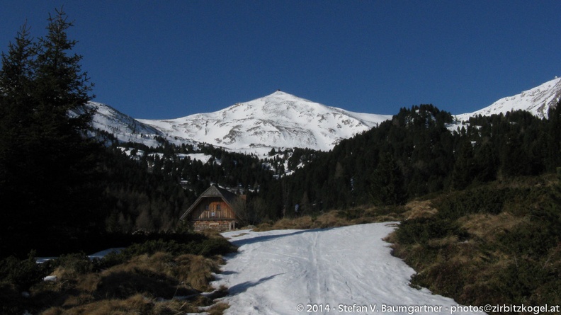 Linderhütte und Zirbitzkogel im April 2010 20100408_084712.jpg