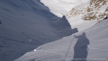 Blick von der Wechnerscharte hinunter zur Aufstiegsspur über den Mittertalferner