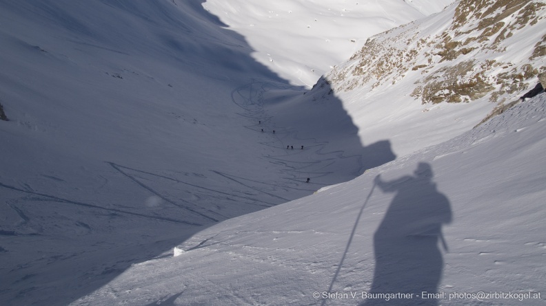 Blick von der Wechnerscharte hinunter zur Aufstiegsspur über den Mittertalferner, Tirol, Österreich 20140308_101313.jpg