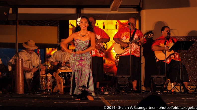 Strolling Luau at the Sheraton Waikiki , Honolulu, Oahu, Hawaii, USA 20100728_053638-1.jpg