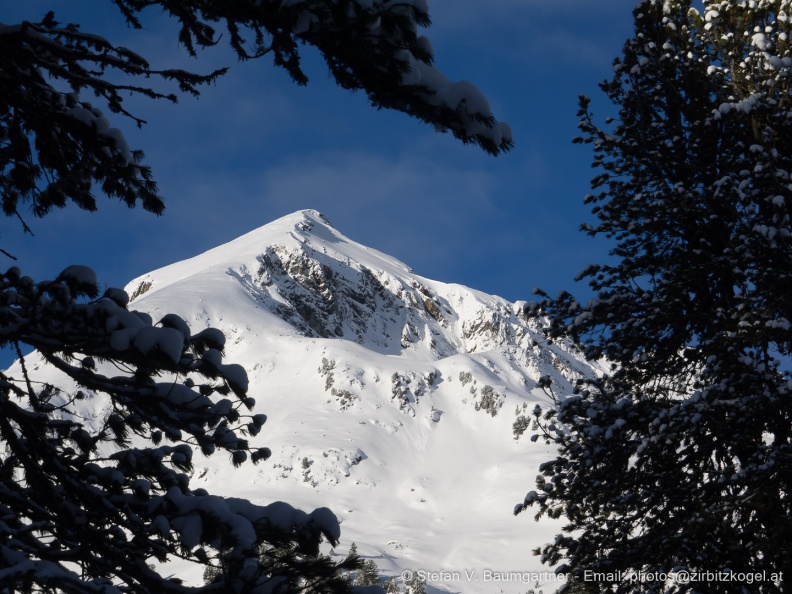 Blick zur Voderen Karlesspitze (2569 m), Tirol, Österreich 20140223_083356_14.jpg