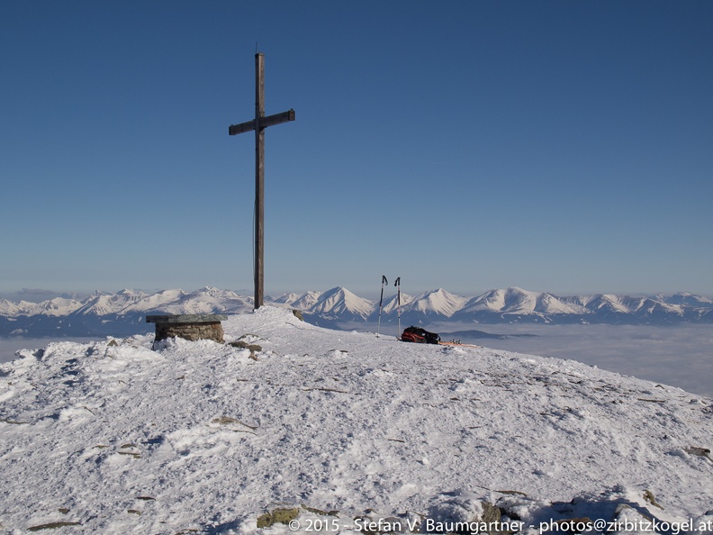 Ein seltenes Ereignis: Einsam und allein am Gipfel des Zirbitzkogels bei nahezu windstillen Verhältnissen und milden -8° C. 20150218_084150.jpg