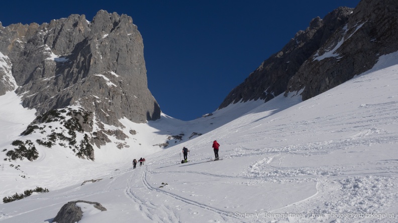 Unterwegs im Kübelkar beim Aufstieg zum Ellmauer Tor 20150314_075410.jpg