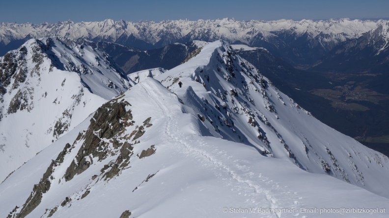 Entlang des Grates zum Gipfel des Rietzer Grieskogels (2884 m), Stubaier Alpen, Tirol 20150328_093002.jpg