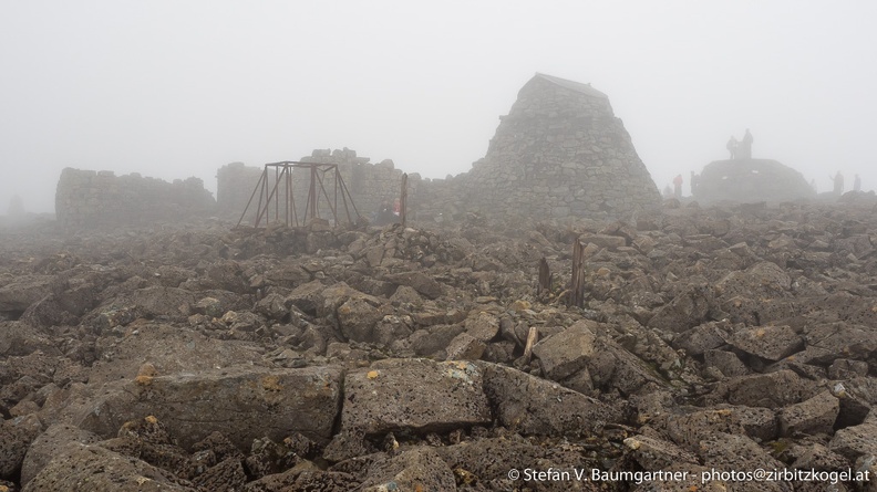Am Gipfel des Ben Nevis (1345 m), dem höchsten Berg Schottlands und Großbritanniens 20150815_100538.jpg